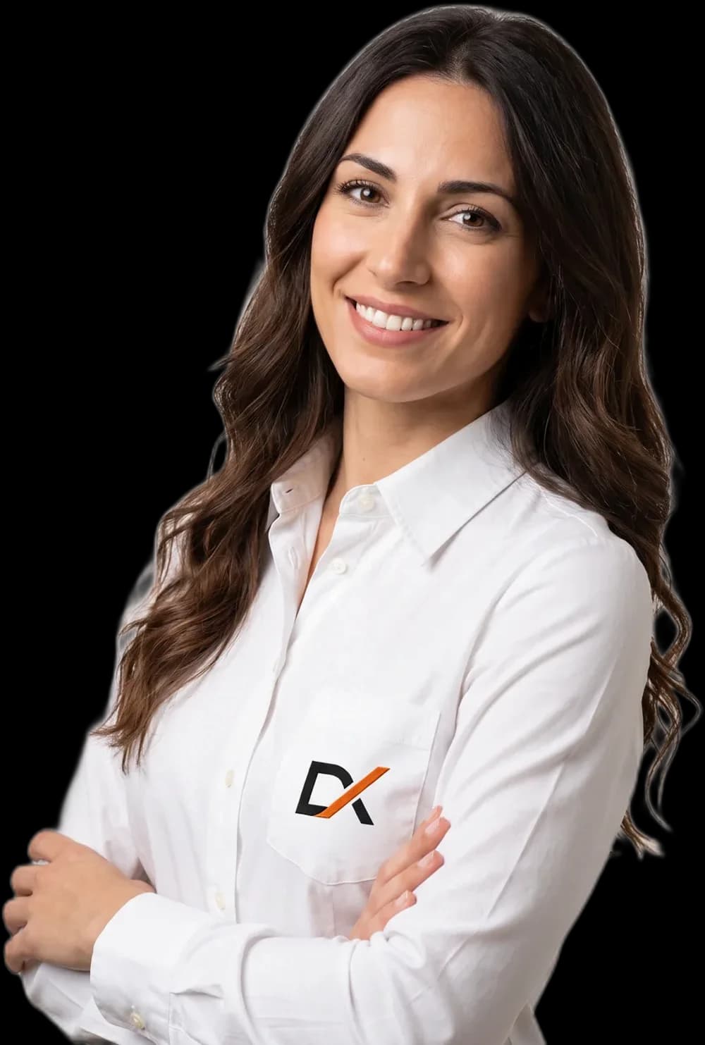 Alessia, consulente DirezioneX in camicia bianca col logo DX