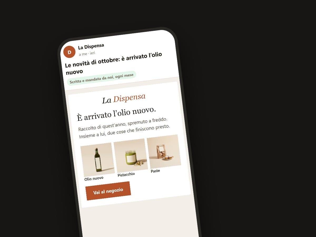 Una email ai clienti ogni mese